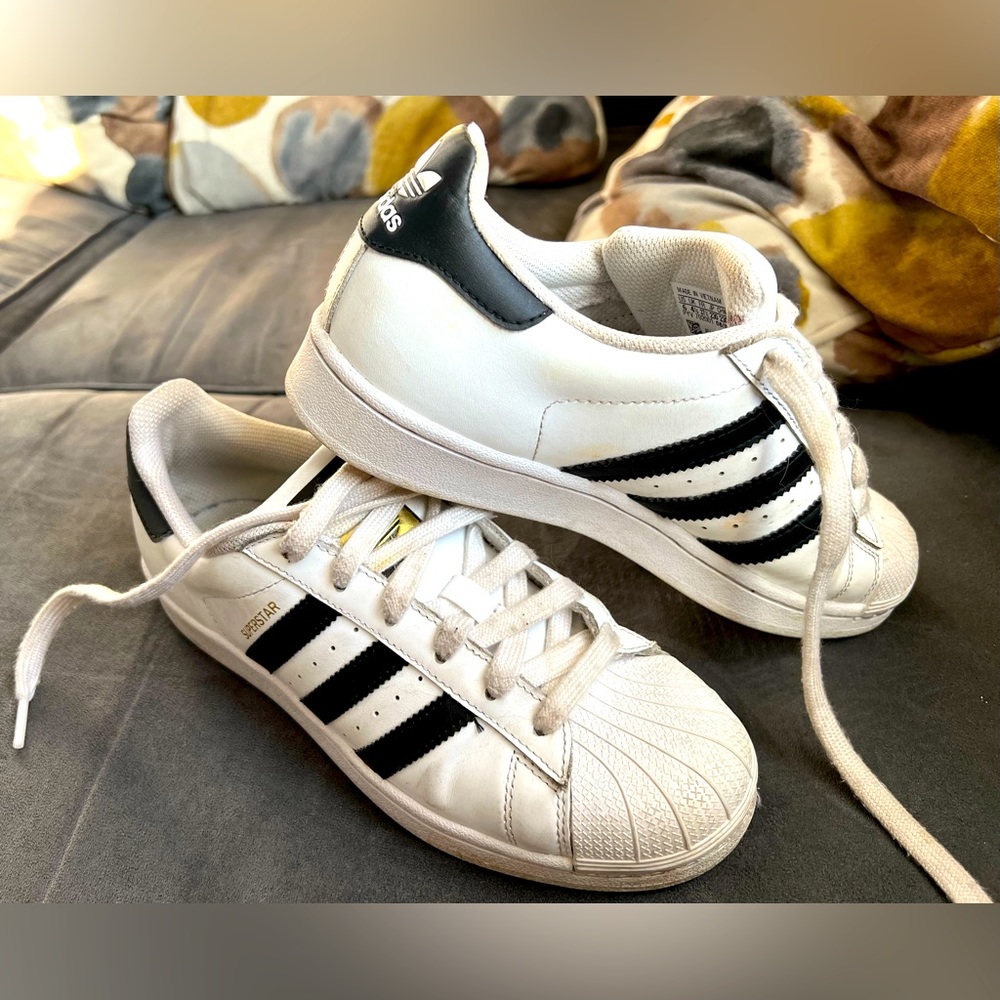Women’s Size 6 Adidas superstar, black, stripe, leather sneaker.